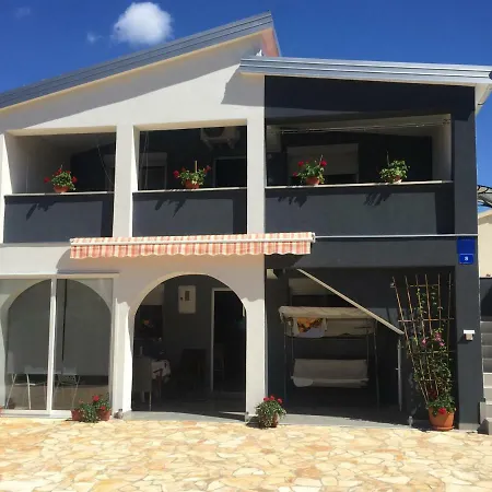 Apartamento Roko Vir